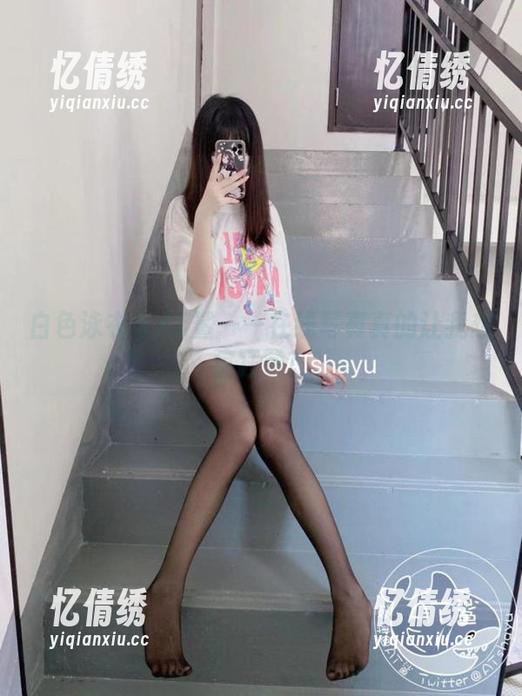 白色泳衣与AT鲨——在线写真真的让我想疯狂赞！