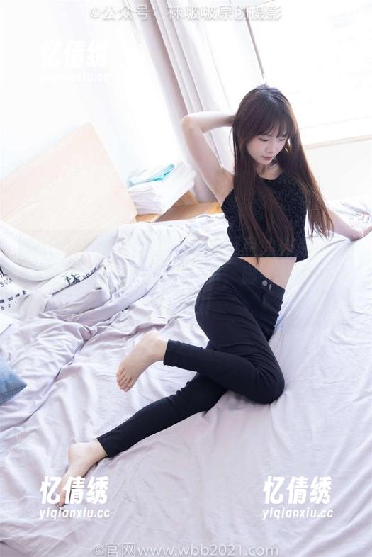 BoBoSocks袜啵啵 - 小甜豆的作品：油亮黑丝，忍不住多看几眼，脚尖加固也是实力派！