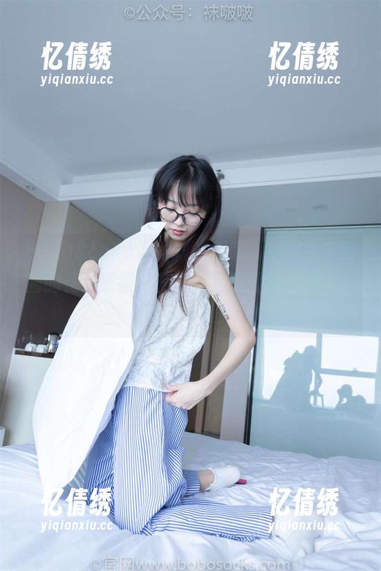 BoBoSocks袜啵啵 - 看吧，这就是甜甜圈的花絮原图，充满裸足对脚的乐趣，来下载一波！