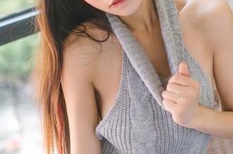 GIRLT果团网 - 写真里的酸酱兔护士：假装专业，实则只想晒个自拍