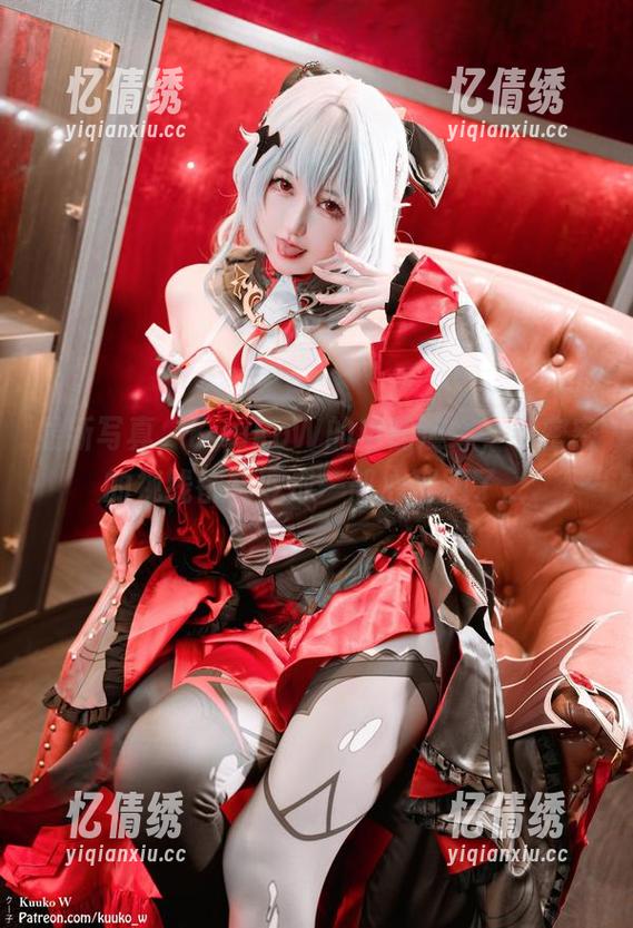 最新写真，KuukoW的申鹤演绎，看密密的视线都快变成一部心理剧了。