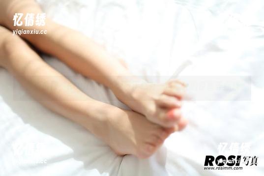 最新白裙，ROSI的分享，反正总有一些意外的惊喜等你哦