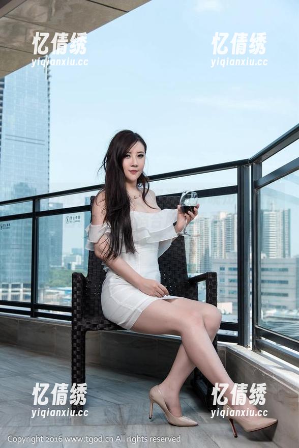 TGOD推女神 - 最新资源！谭晓彤在天台的放飞自我直播，适合所有想要成为‘天台女神’的勇士！