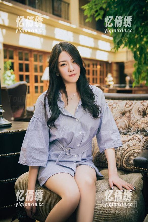 TouTiao头条女神 - 大蜜蜜短裤精选：看着看着，心里默默想，这个搭配...真的有点意思。