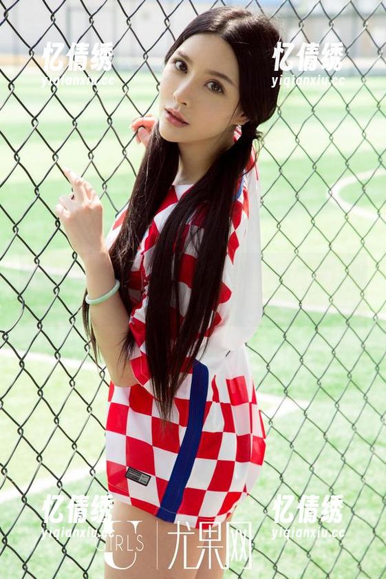 UGirls尤果网 - 看！乔依琳的照片里，姐姐又在默默放电了