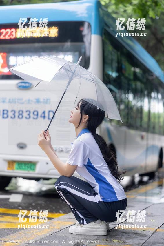 Xiuren秀人网 - 看Milk大萌这全套牛仔裤，原图中的每个角度都让人忍不住想靠近。