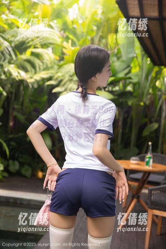 Xiuren秀人网 - 徐莉芝Booty的短裙美腿写真，这腿的存在感堪比万物，真让人分分钟冒汗！