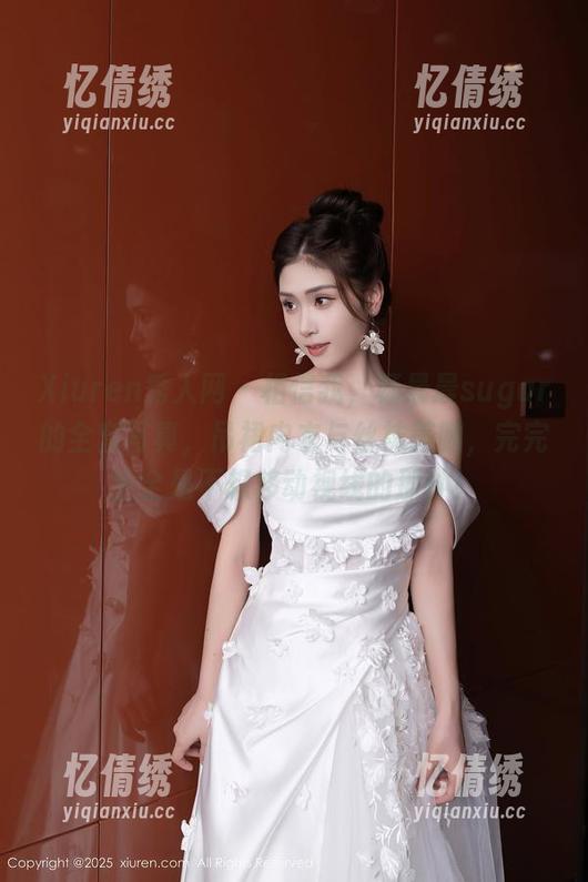Xiuren秀人网-杨晨晨sugar Xiuren秀人网 - 相信我,杨晨晨sugar的全套写真,吊裙内衣与丝袜美腿,完完全全是不想移动视线的那种!