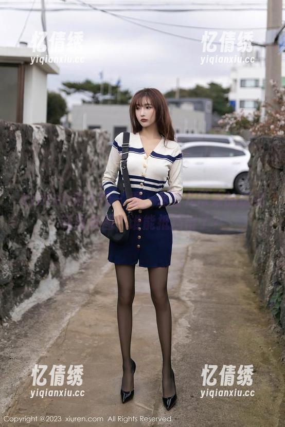 Xiuren秀人网 - 看，龙雪儿带来的这组制服美图，谁能抵挡得了？