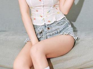 YouMi尤蜜荟 - 更新套图：奶茶Emily与你我都想到的校服样式