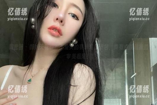 微密圈 - 御姐天花板？不爱笑的赛琳私房图包，真有点挑战我的审美极限！