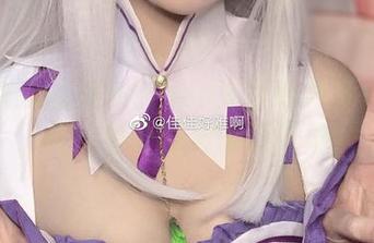 合集里惊现佳佳酱ovo穿蓝色吊带体操服，在线等着你发掘新天地！