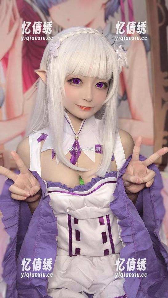 合集里惊现佳佳酱ovo穿蓝色吊带体操服，在线等着你发掘新天地！