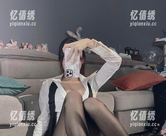 微密圈 - 兔宝妮to私拍合集：说好的死库水其实是一场水上瑜伽！