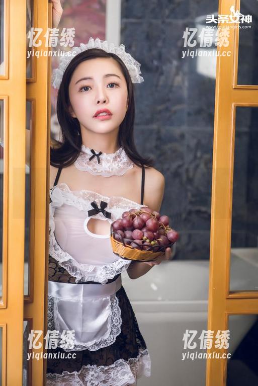 头条女神 - 莫小希的图包放白衬衫，这次是简单优雅，还是像在跳火绳？