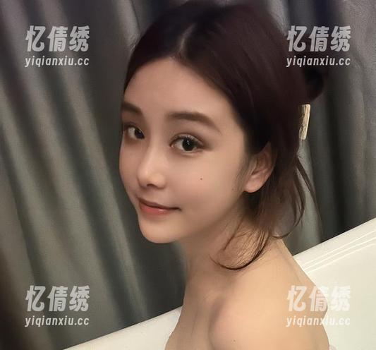 微密圈 - 别说，奶雯的红色漏背裙在图库里，是个不小的风头呀，值得分享！