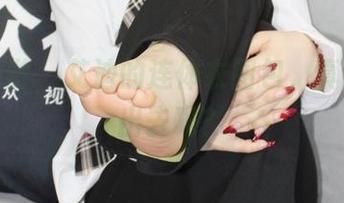 小众视觉 - 艾迪的连体衣图包，真的敢穿出去吗？