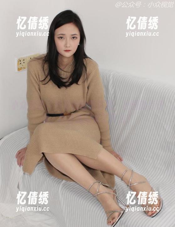 小众视觉-芳芳 小众视觉 - 芳芳的校服原图:校园的点评会,你猜我们看了什么?