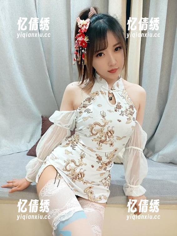 最不正经的小女巫露娜比基尼，最新图包简直让人目不转睛！