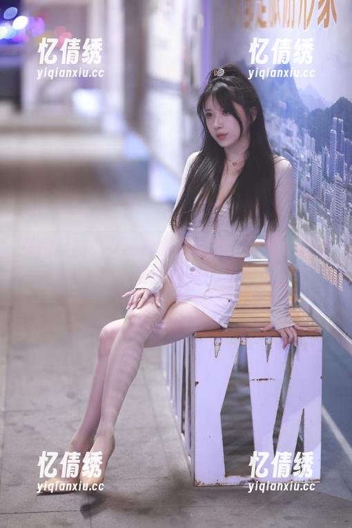美图里的小女巫露娜黑丝OL，究竟是谁的下班诱惑？