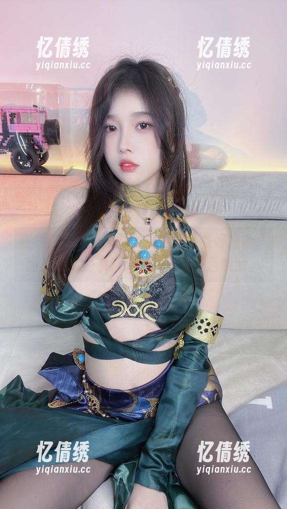 在线！小小奶瓶儿的白色蕾丝做好准备，图片中像是有种无声的对话在召唤我。