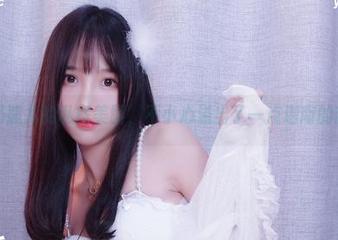小小奶瓶儿的私房美图，不小心溢出了一点迦南的甜蜜。
