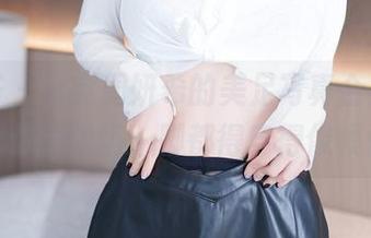 尤蜜荟 - 看完周妍希的美足写真合集，你会想起你的职场：脚都得穿得像模像样！
