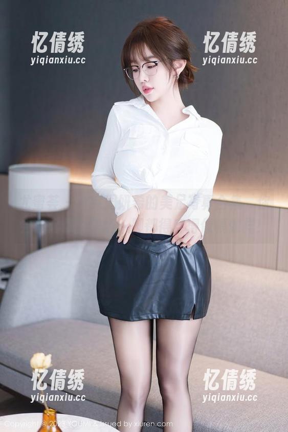 尤蜜荟 - 看完周妍希的美足写真合集，你会想起你的职场：脚都得穿得像模像样！