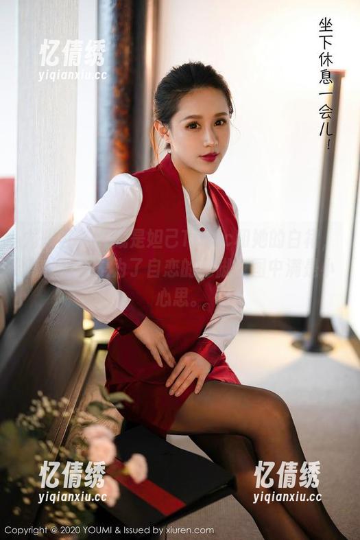 尤蜜荟 - 大概是妲己Toxic和她的白裙，有种拍照是为了自恋的赶脚，图中满是小心思。