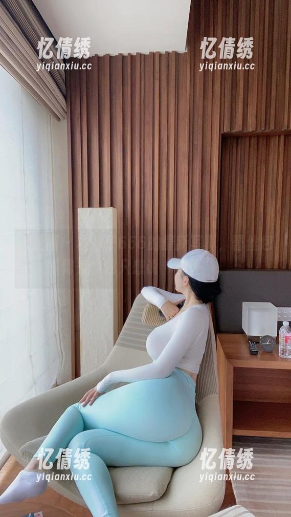微密圈 - 左公子666的最新写真，蕾丝包臀秀，我只想说“真香”。
