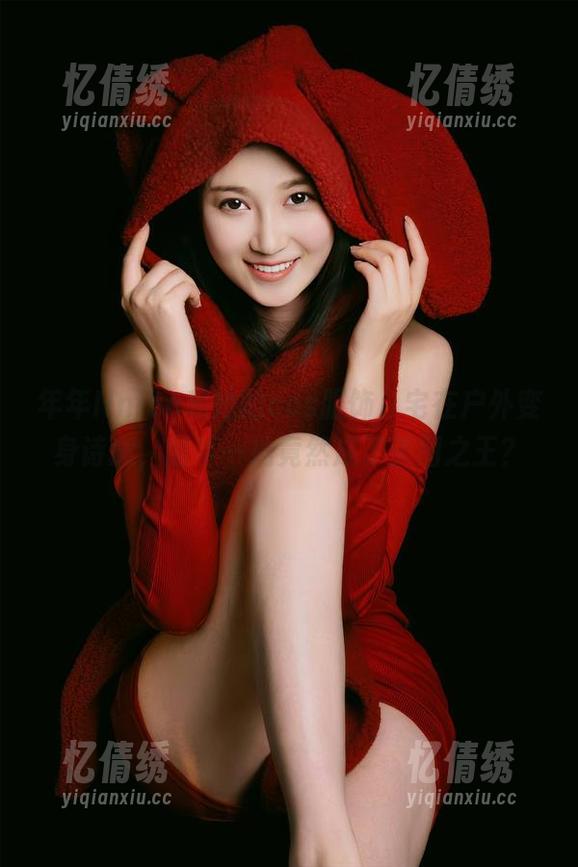 年年Nnian和她的cos服饰，宅在户外变身诗意，随手一拍竟然成了美图之王？