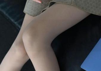 异思趣向 - 谁在拨打小婕的神秘来电？赶紧下载她的作品集再来说吧