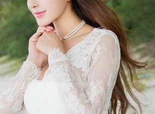 推女神 - 施忆佳最新图册：礼服与拍摄角度的巧妙碰撞，不可思议