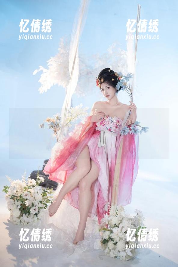 星澜想来杯珍珠奶茶，你的“女孩”之所以吸引，可能是原图的完全反转让人恍惚，作品的意味不明。