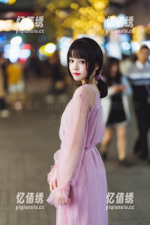 忘却优雅，这图包里的桜桃喵和她的瑜伽也太真实了吧。