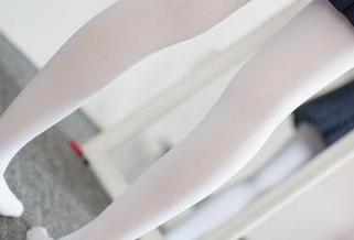 森萝财团的新图集，学妹的美足和自然界的不平凡对话