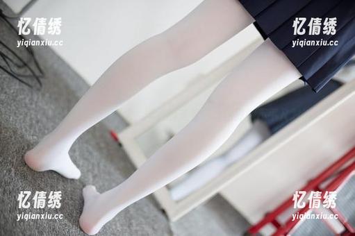 森萝财团的新图集，学妹的美足和自然界的不平凡对话