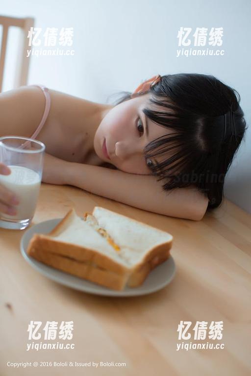 波萝社 - 想要一份免费的许诺Sabrina写真吗？体操服看了保证让你停不下。