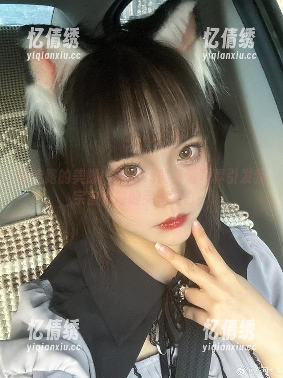 会走路的美脚！洛可ss的高清写真引发我宇宙人格的灵魂对白。