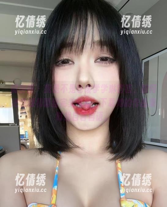 微密圈 - 我是不是也该学学琳铛铛，如何把性感和蕾丝完美结合，下载她的作品集时我自言自语。