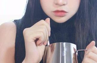 疯猫ss在黑裙和网袜间的游走，写真套图真的让人忍不住想多看几遍！