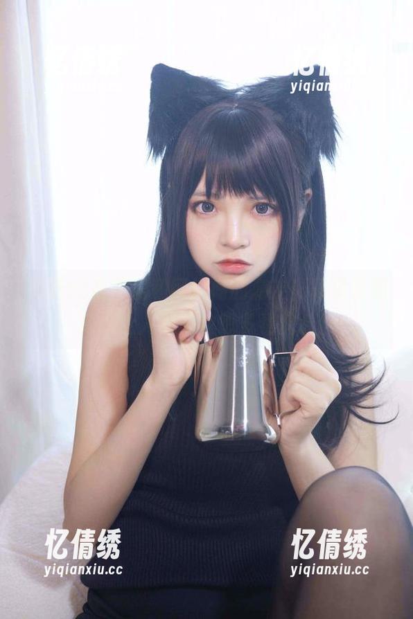 疯猫ss在黑裙和网袜间的游走，写真套图真的让人忍不住想多看几遍！