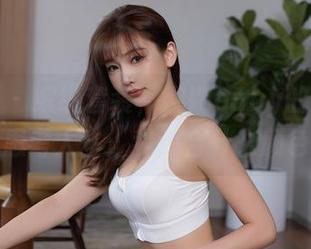 秀人网 - 缤纷套装，娜娜baby的私拍让我思考人生：我适合什么颜色？