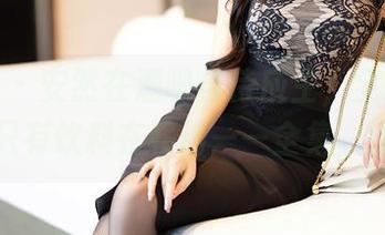 秀人网 - 安然在酒吧当侍应生，全身心投入，只有饮料在移动——全集，原图！