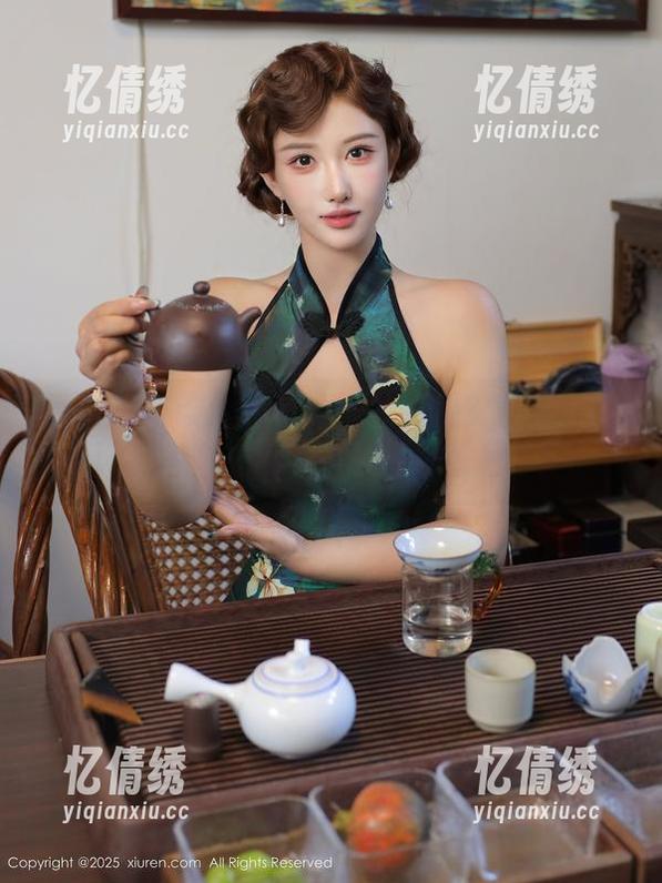 秀人网 - 谁说只有海浪才会湿？安然儿的泳装写真在线，真的是太好看了！