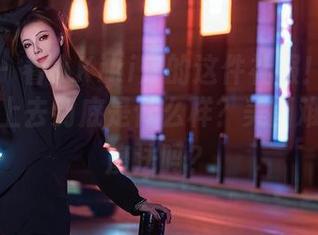 秀人网 - 看小Kiki穿的这件礼服！我只想问，换上去到底是什么样？美图难道真有魔法吗？