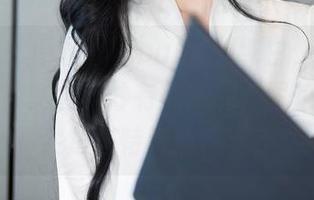 秀人网 - 原图小雨baby的纯白，还想说什么呢？莫名其妙有点高级，图包里会不会放些特别的惊喜？