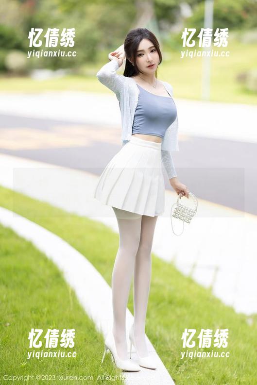 秀人网 - 温柔有应有的厚度：看徐莉芝Booty如何用私房合集征服你的心。