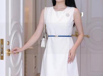 秀人网 - 户外也能这么玩，果果Nikki的作品集分享各种奇葩姿势。