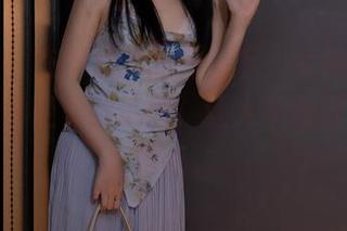 秀人网 - 在罗爱乔的作品下，女神竟然化身为一种轻柔的氛围，让人不由自主地想靠近。